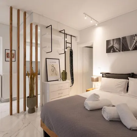 *kolonaki Chic* Minimalist In Apartment *