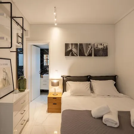 *kolonaki Chic* Minimalist In Apartment Athens