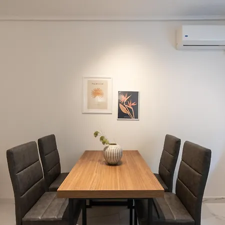 *kolonaki Chic* Minimalist In Athens