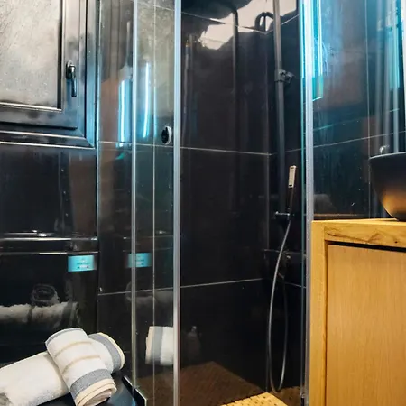 Centre Luxury Close To Metro And Hospitals Apartment *