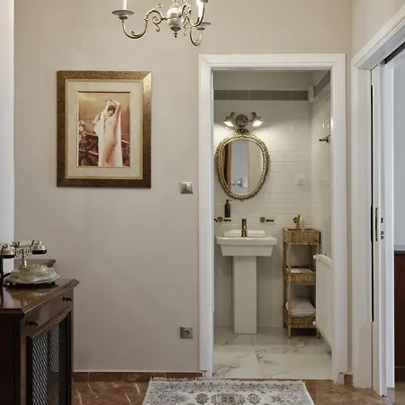 Stunning-classical 2bd Penthouse Apartment *