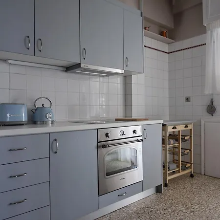 Stunning-classical 2bd Penthouse Apartment