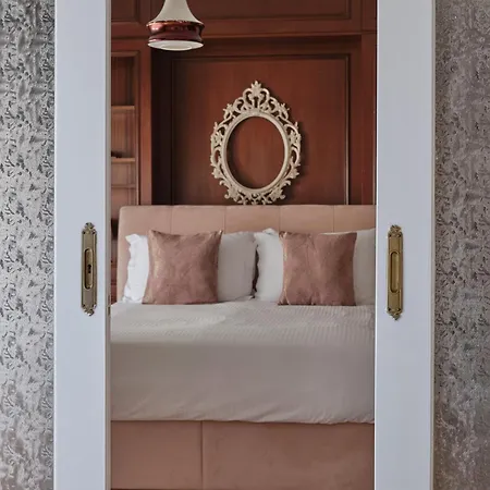 Stunning-classical 2bd Penthouse