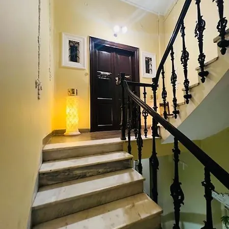 Apartment Old Mansion In Center Of Athens