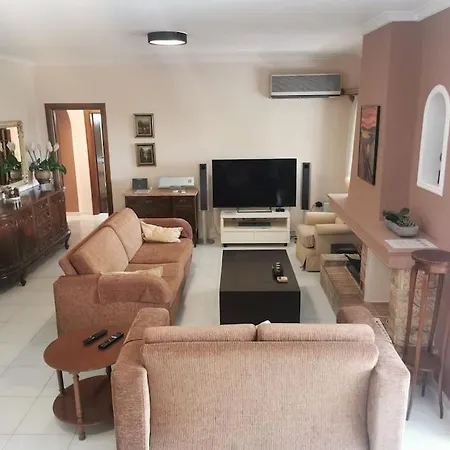128 M² Spacious Park View Apartment *
