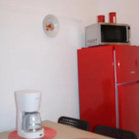 Κάμπινγκ Mona Hause *