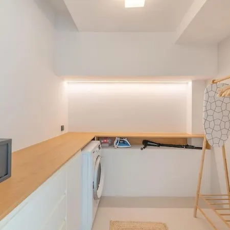 The Hostmaster Lighthouse Aura Apartment *