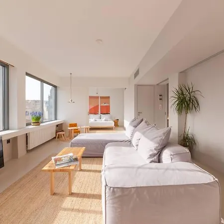 The Hostmaster Lighthouse Aura Apartment