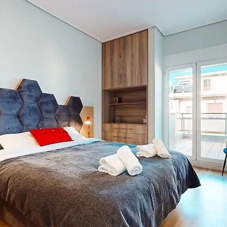 The H Experience - Urban Rooftop Oasis Apartment *