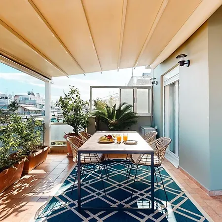The H Experience - Urban Rooftop Oasis Apartment