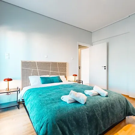 The H Experience - Urban Rooftop Oasis Apartment