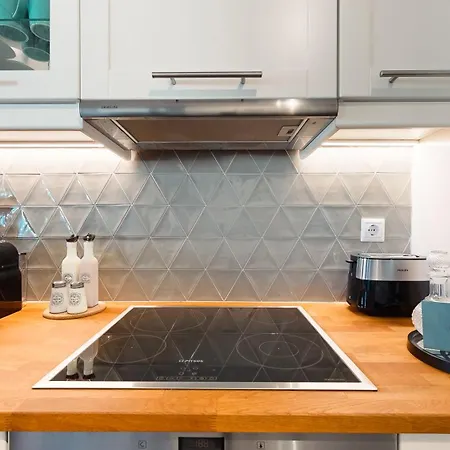 The H Experience - Urban Rooftop Oasis Apartment