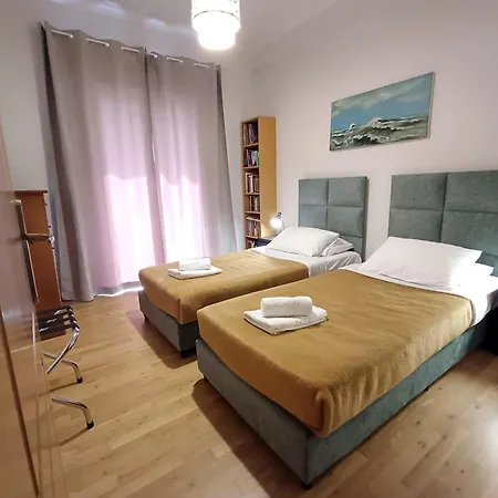 Georgia's Cozy In Koukaki Atenas