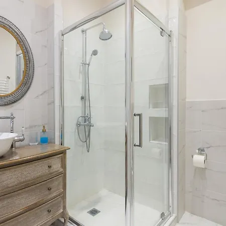 Spacious Luxury Apt In City Center Tan Athens