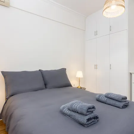 Spacious Luxury Apt In City Center Tan Apartment