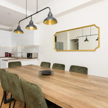 Spacious Luxury Apt In City Center Tan