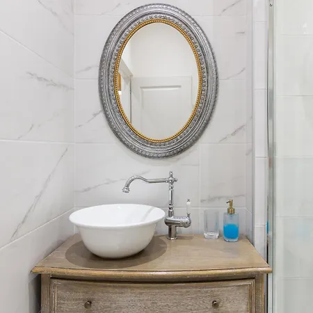 Spacious Luxury Apt In City Center Tan Athens