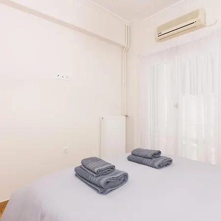 Spacious Luxury Apt In City Center Tan Apartment