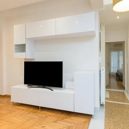 Spacious Luxury Apt In City Center Tan