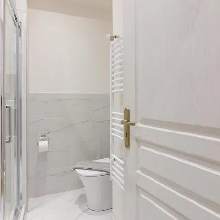 Apartment Spacious Luxury Apt In City Center Tan