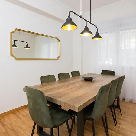 Apartment Spacious Luxury Apt In City Center Tan