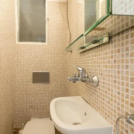 A-03. Next 2 Metro & Central Clinic. Renovated 2019! * Athens