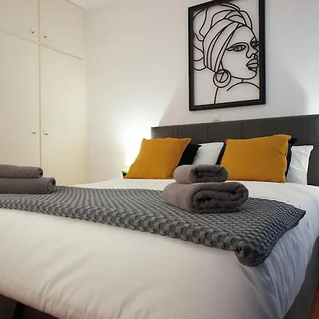 Syntagma Square, 70sqm Pentelis Sunny Apartment Athens