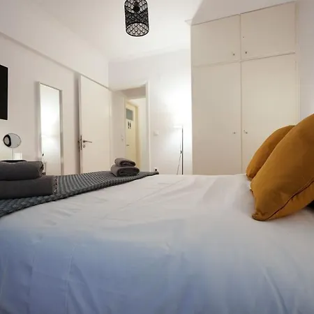 Syntagma Square, 70sqm Pentelis Sunny Apartment
