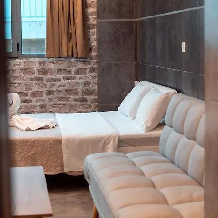 Apartamento Parthenon Portrait *