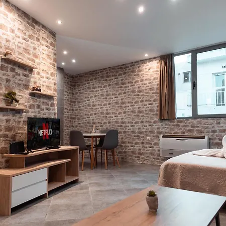 Parthenon Portrait Apartment