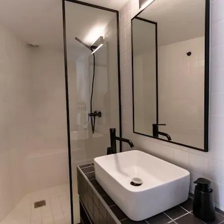 Debonair 1 Bedroom Premium Haven In Apartment