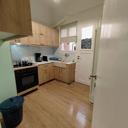 Thisio Apartment *