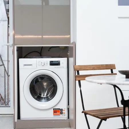 Zen Love, Exarchia Apartment