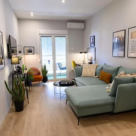 Cosy Contemporary Luxury Urban Retreat In *