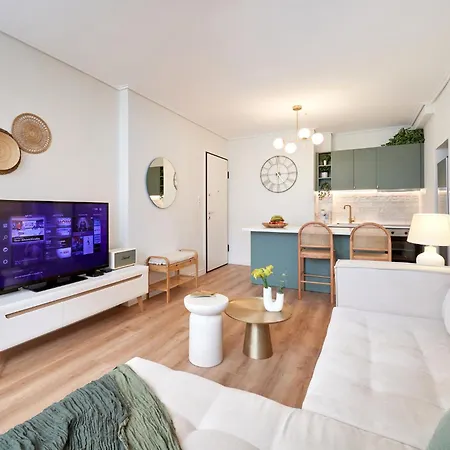 Premium - Sunny 2 Bedroom With Parking