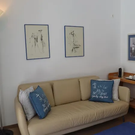 Vouliagmeni Seaside Flat * Athens