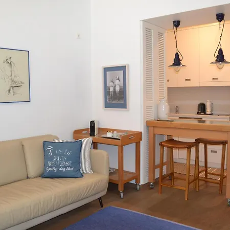 Vouliagmeni Seaside Flat Apartment *