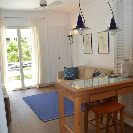 Vouliagmeni Seaside Flat *