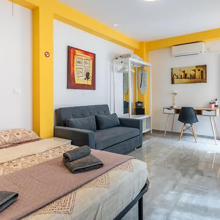 Great 35 Sq M On 1st Floor In Bohemian Psyri In Athens' Historic Center-in Vivo *