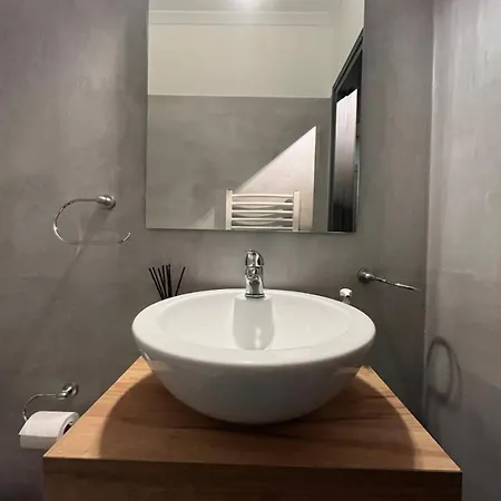 H 3 Bedrooms * Athens
