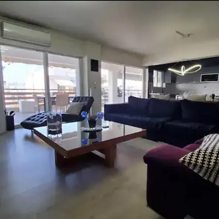 H 3 Bedrooms Apartment