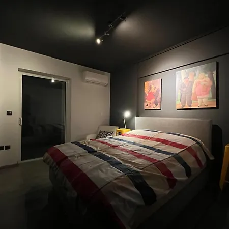 H 3 Bedrooms Apartment *