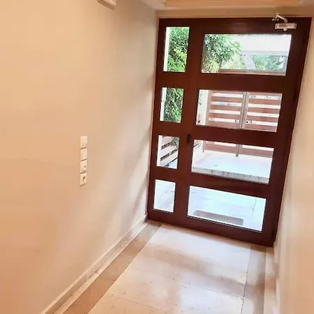 Bright Floor Studio-apartment In Kalamaki Athens
