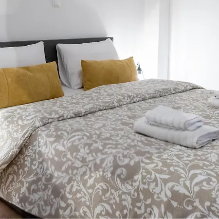 Elegant 3br In The Heart Of