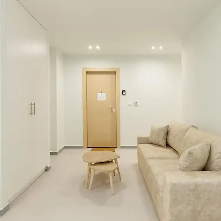 Snug With Pvt Garden Access I Apartament Ateny