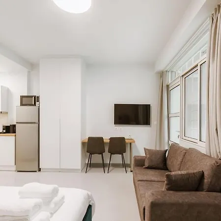 Snug With Pvt Garden Access I Apartment