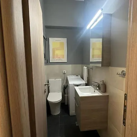 Spacious Stulish 2 Bd Flat