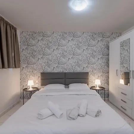 Apartment Paleo Faliro Gardenbay Athens