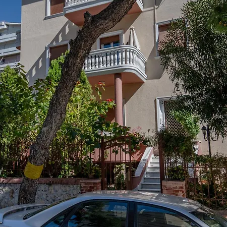 Paleo Faliro Gardenbay
