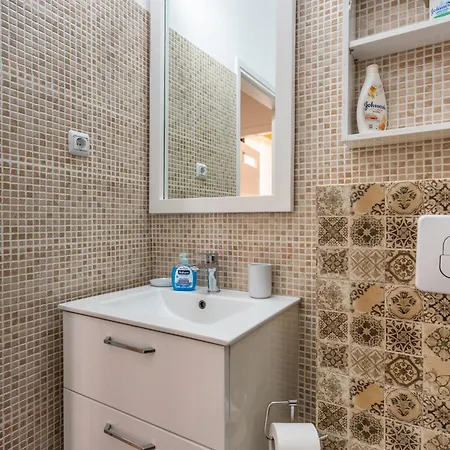 Apartment Great 35 Sq M On 1st Floor In Bohemian Psyri In Athens' Historic Center-in Vivo